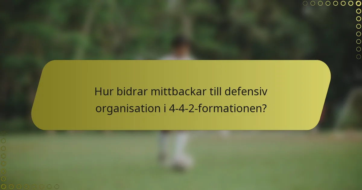 Hur bidrar mittbackar till defensiv organisation i 4-4-2-formationen?